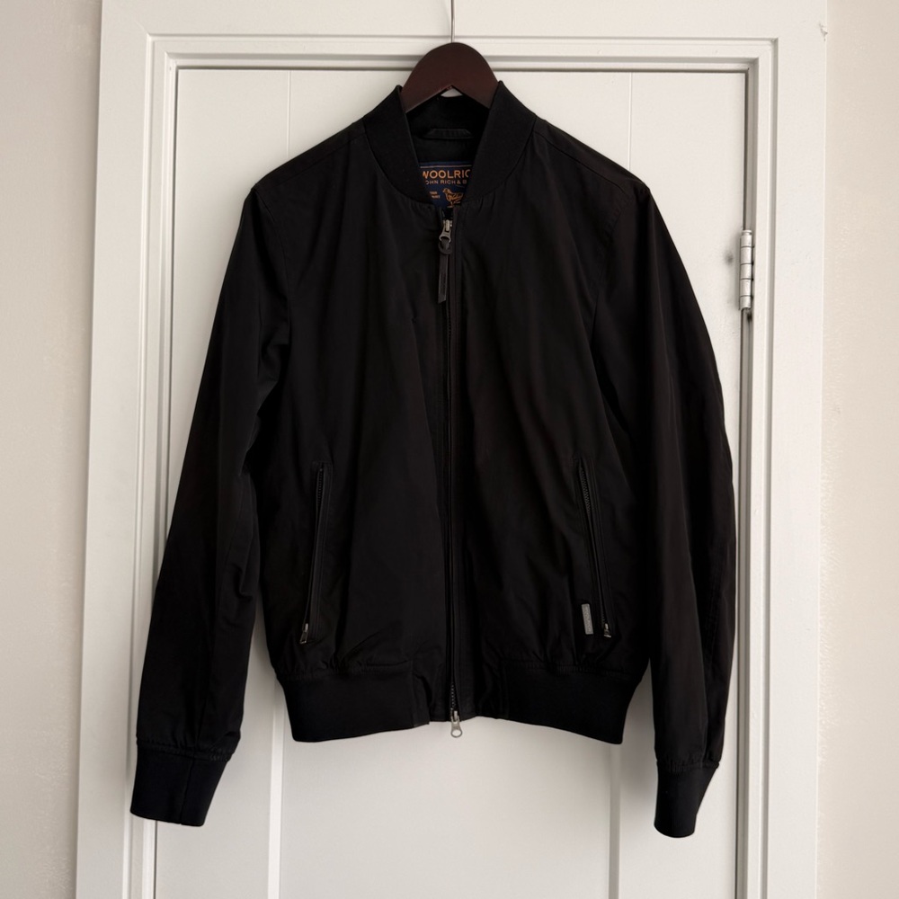 WOOLRICH LIGHTWEIGHT BOMBER JACKET IN BLACK